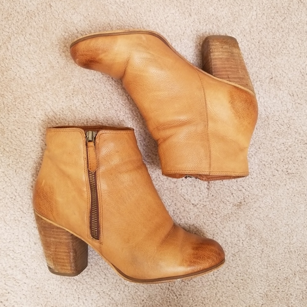 B.P. Trolley Booties - size 8 wide